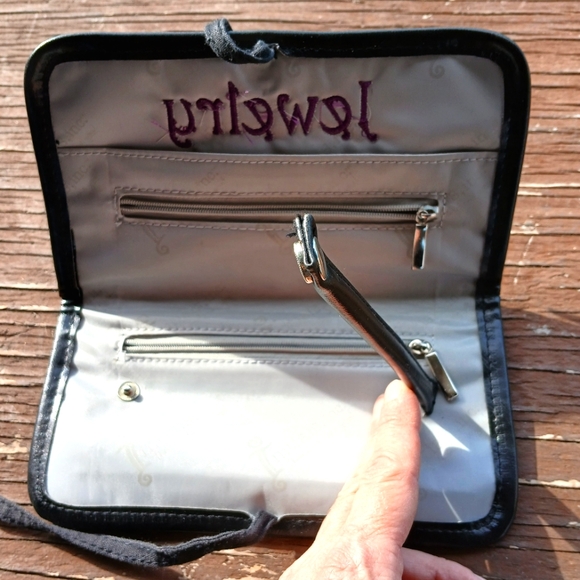 Initials Jewelry Roll - Picture 5 of 8